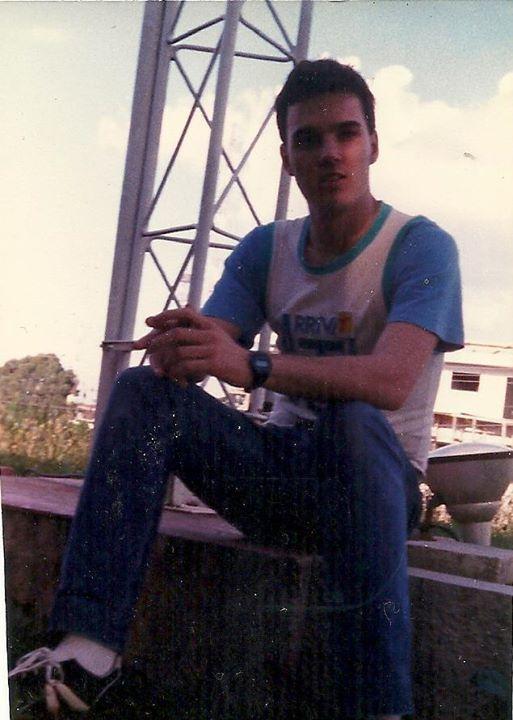 Eu...Em frente a Torre/ Antena da Rádio Transamérica em Ctba. 1989. Inicio de Carreira.