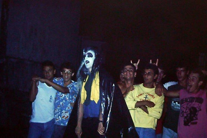 EU...DE Bento Carneiro com a Galera. Não Lembro o Ano.