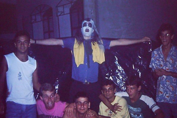 EU...DE Bento Carneiro com a Galera. Não Lembro o Ano.