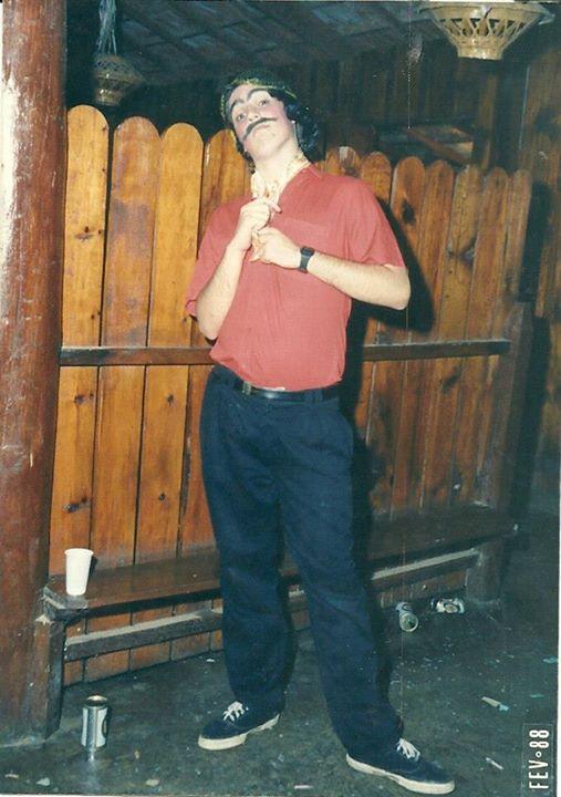 Eu...de "ALBERTO ROBERTO"...Carnava em oço Fundo...1992.