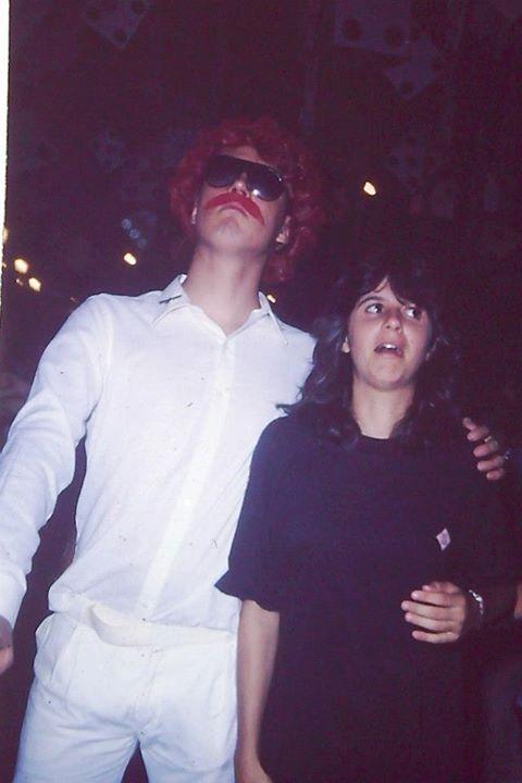 Eu...De Tim Tones. E Podem correr a sa-co-liii-nhaaa...! Carnaval em Poço Fundo Sei lá que ano. :-P